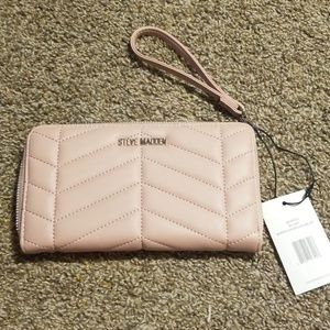 Steve Madden wristlet
